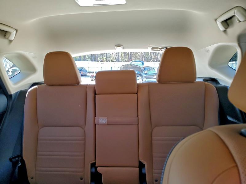 Фото 10 - LEXUS NX