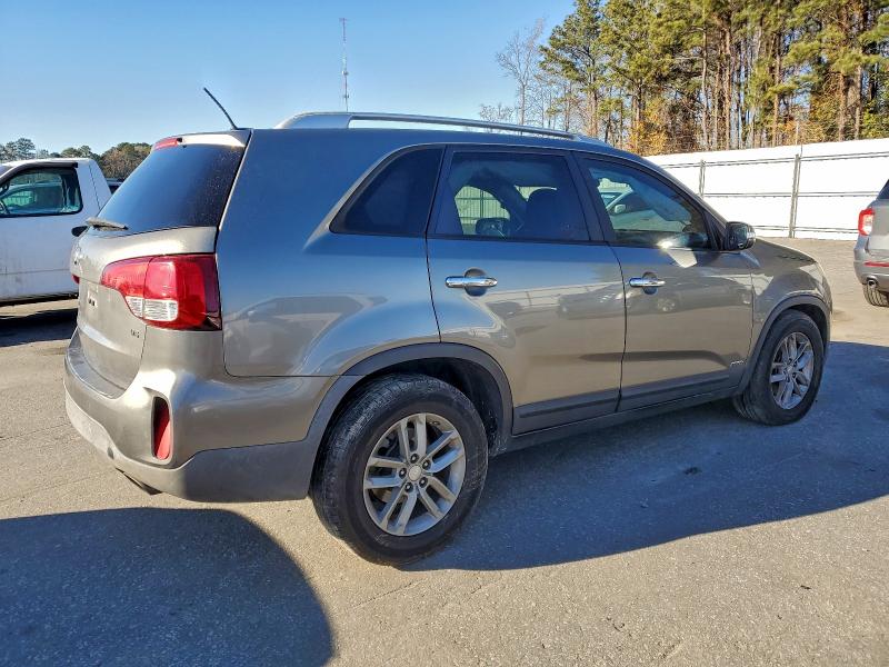 Фото 3 - KIA SORENTO