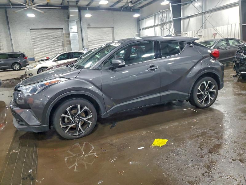 Фото 1 - TOYOTA C-HR