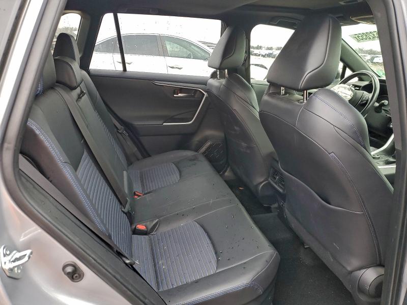 Фото 10 - TOYOTA RAV4