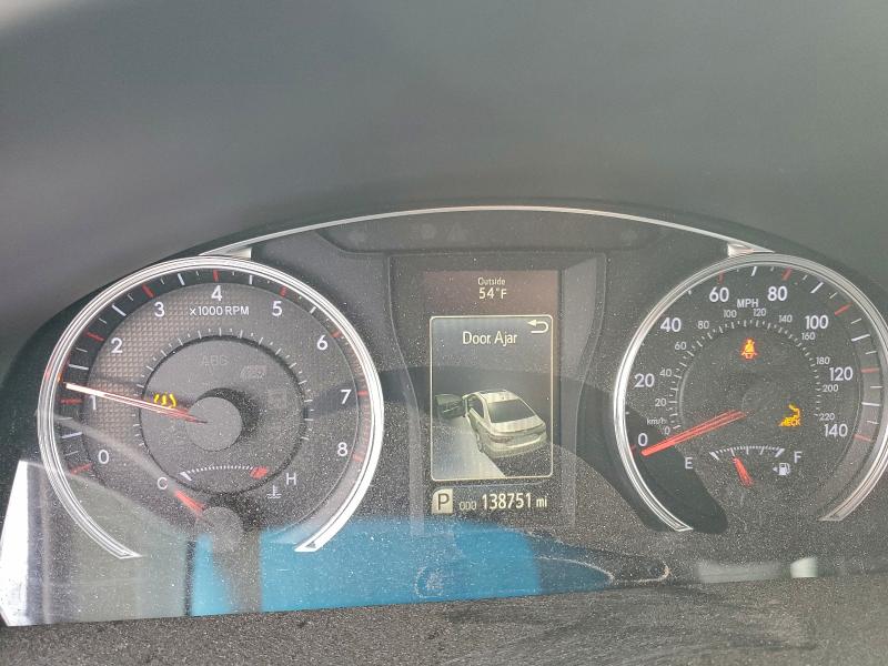 Фото 9 - TOYOTA CAMRY