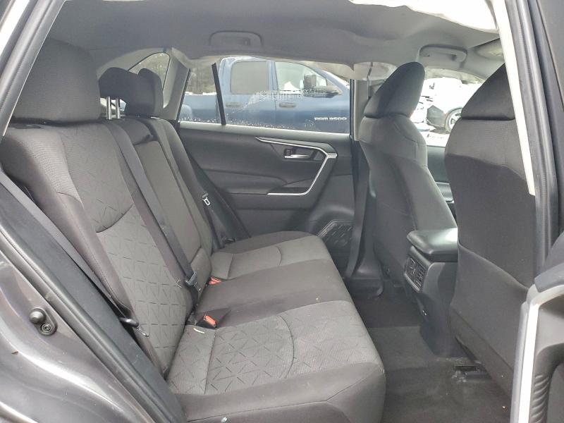 Фото 10 - TOYOTA RAV4