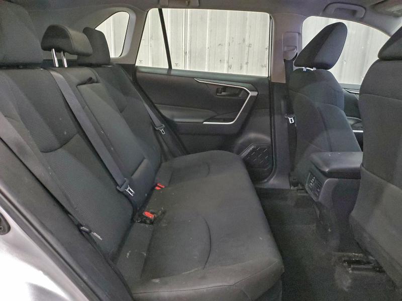 Фото 11 - TOYOTA RAV4