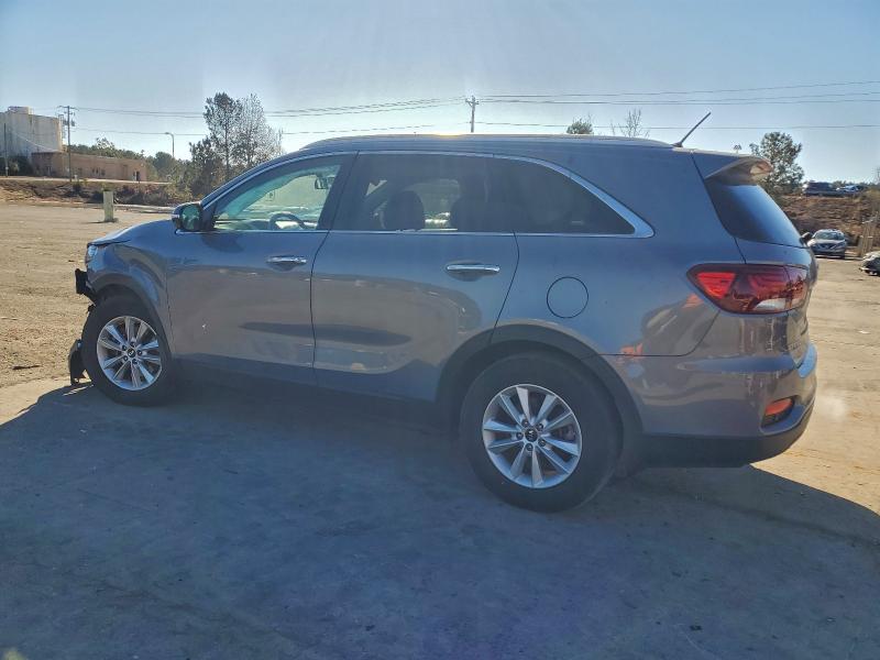 Фото 2 - KIA SORENTO