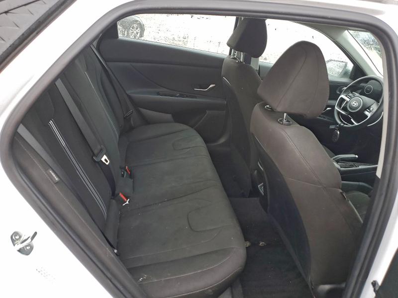 Фото 10 - HYUNDAI ELANTRA