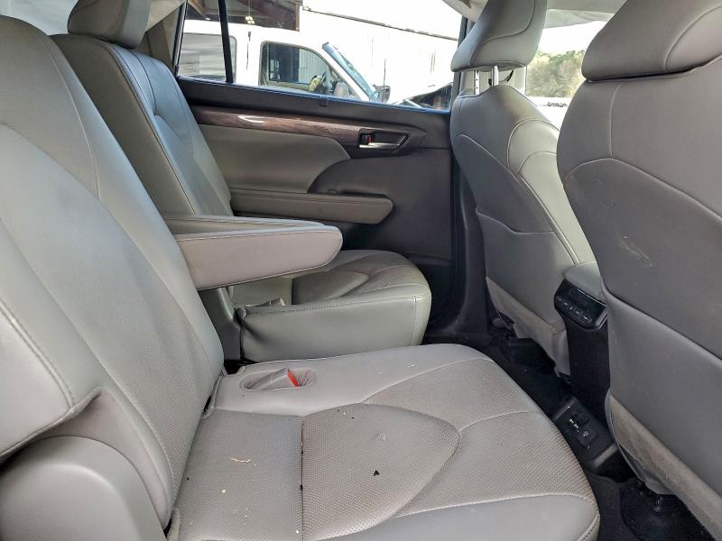 Фото 10 - TOYOTA HIGHLANDER