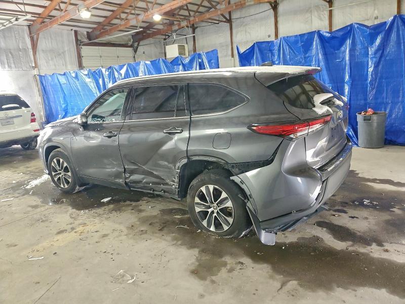 Фото 2 - TOYOTA HIGHLANDER