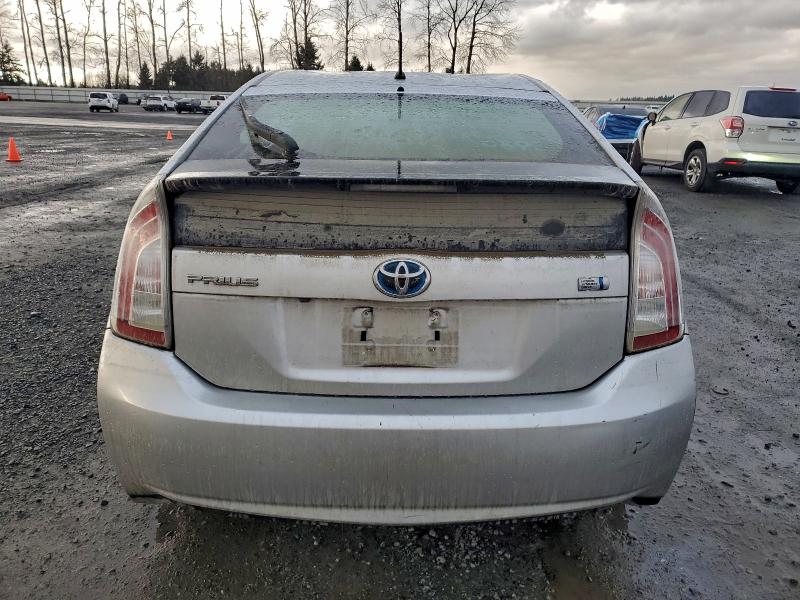 Фото 6 - TOYOTA PRIUS