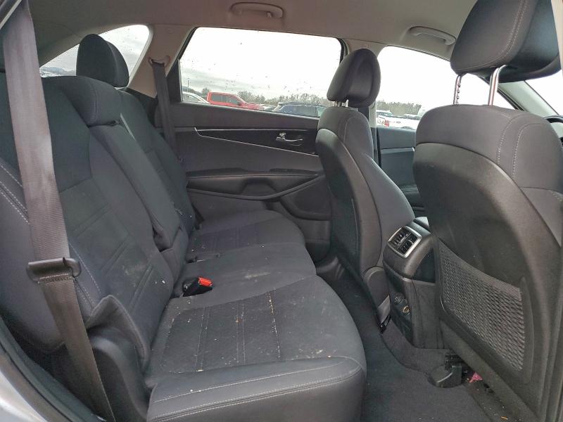 Фото 11 - KIA SORENTO