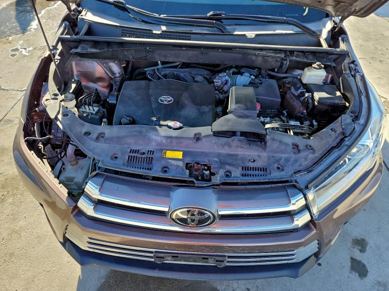 Фото 12 - TOYOTA HIGHLANDER