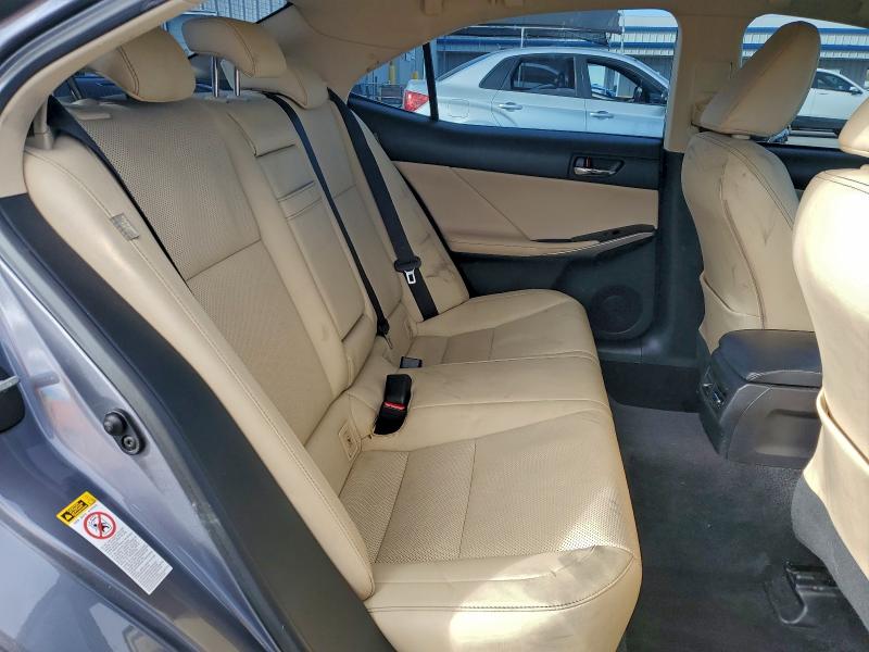 Фото 10 - LEXUS IS