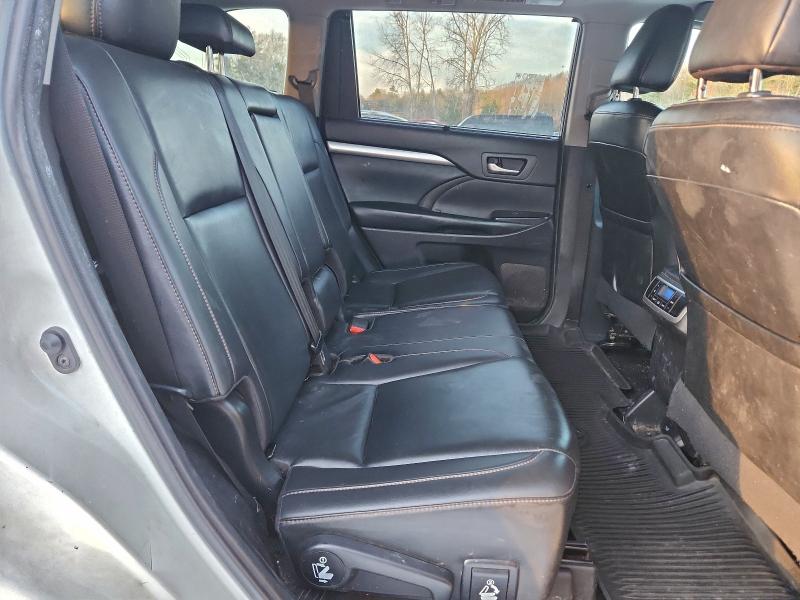 Фото 11 - TOYOTA HIGHLANDER