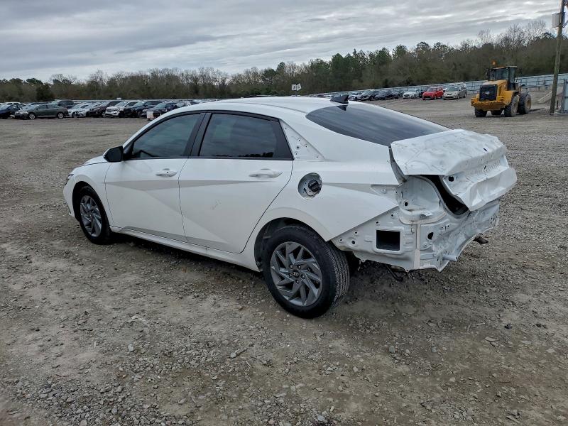 Фото 2 - HYUNDAI ELANTRA