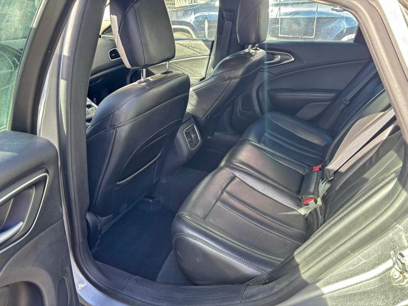 Фото 6 - CHRYSLER 200