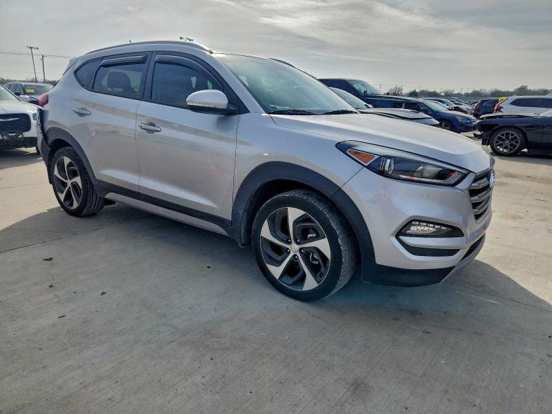 Фото 4 - HYUNDAI TUCSON