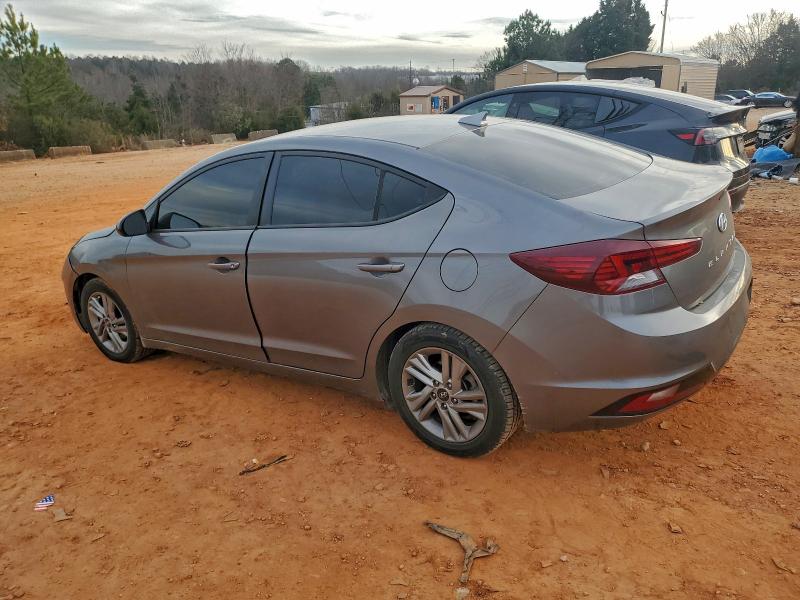 Фото 2 - HYUNDAI ELANTRA