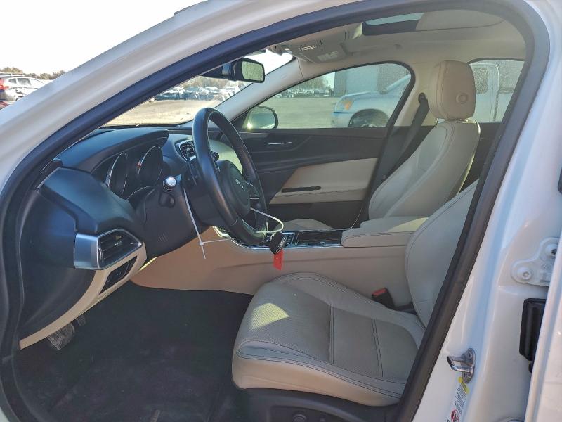 Фото 7 - JAGUAR XE