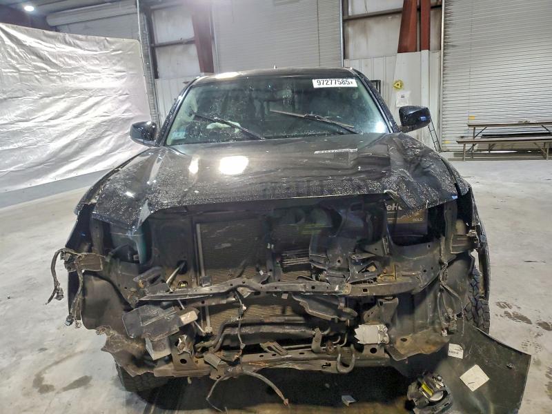 Фото 5 - TOYOTA TACOMA