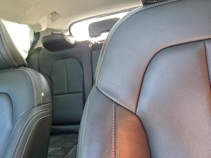 Фото 10 - VOLVO XC40