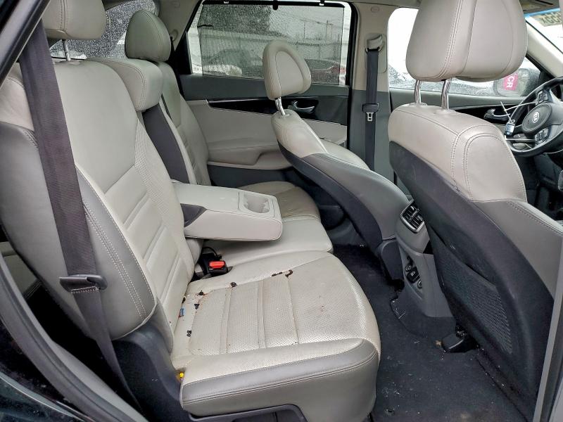 Фото 11 - KIA SORENTO