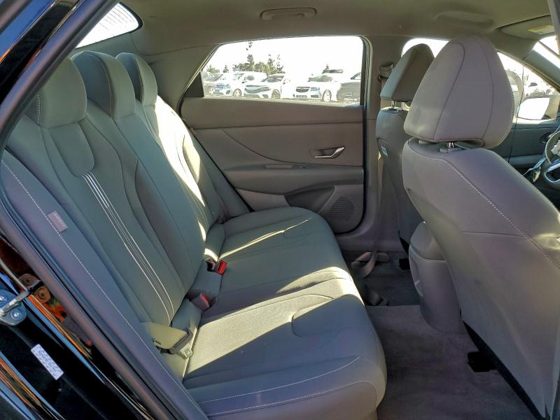 Фото 10 - HYUNDAI ELANTRA