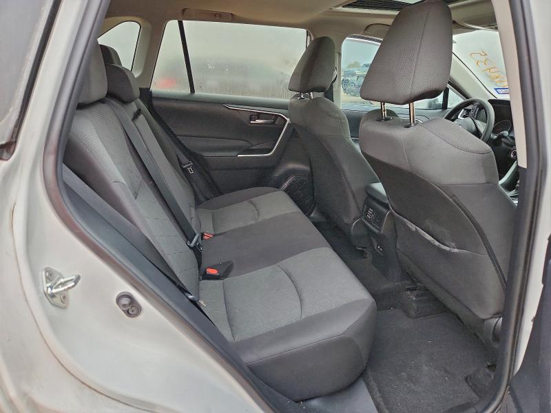 Фото 11 - TOYOTA RAV4