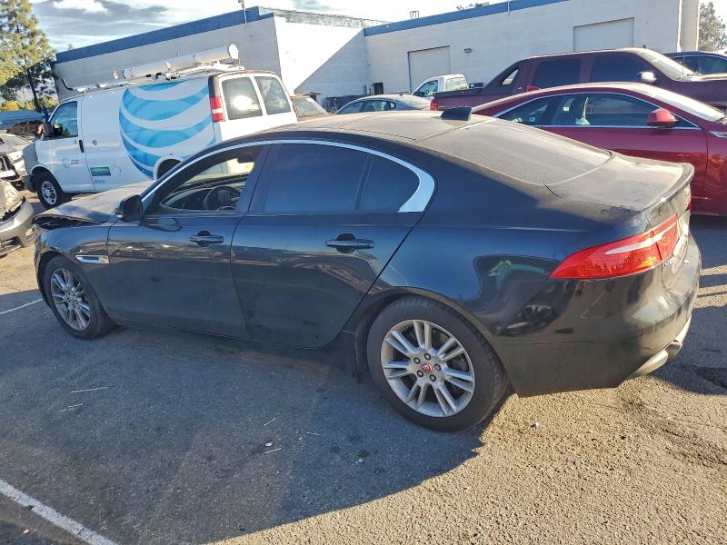 Фото 2 - JAGUAR XE