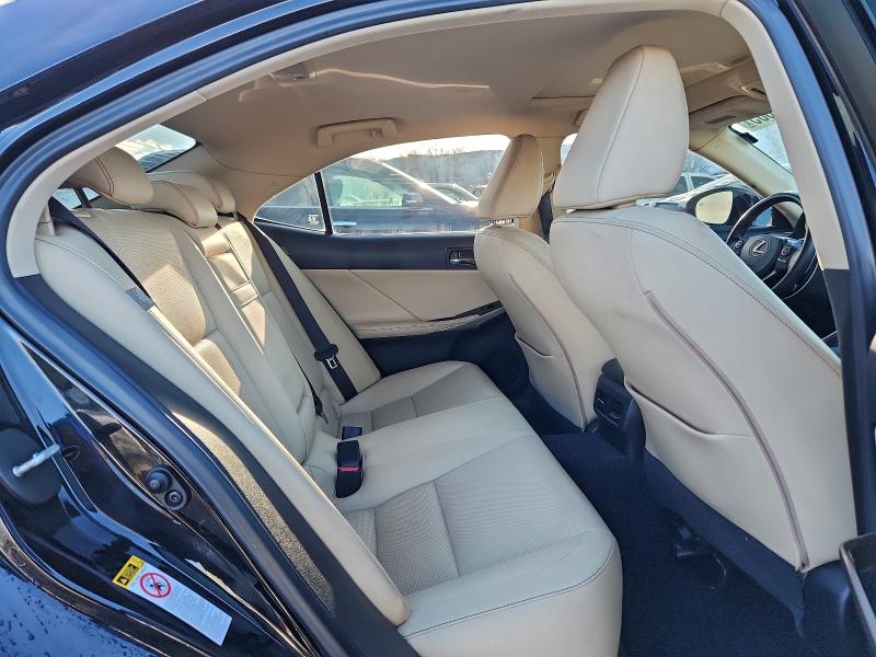 Фото 10 - LEXUS IS