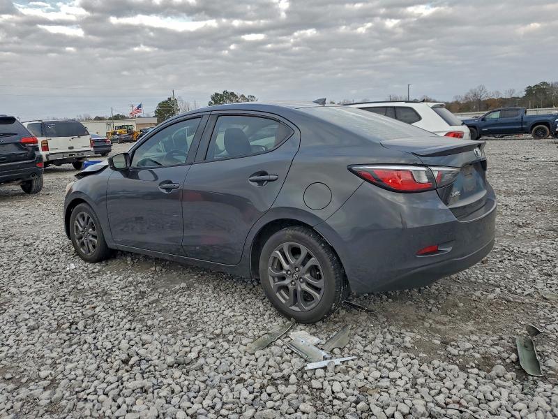 Фото 2 - TOYOTA YARIS