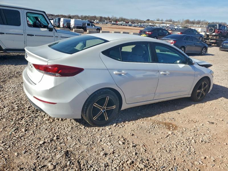 Фото 3 - HYUNDAI ELANTRA