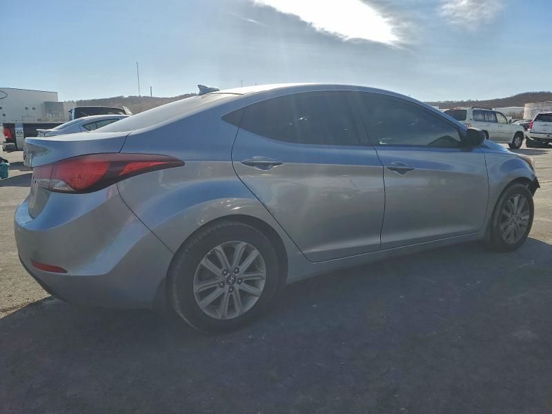 Фото 3 - HYUNDAI ELANTRA