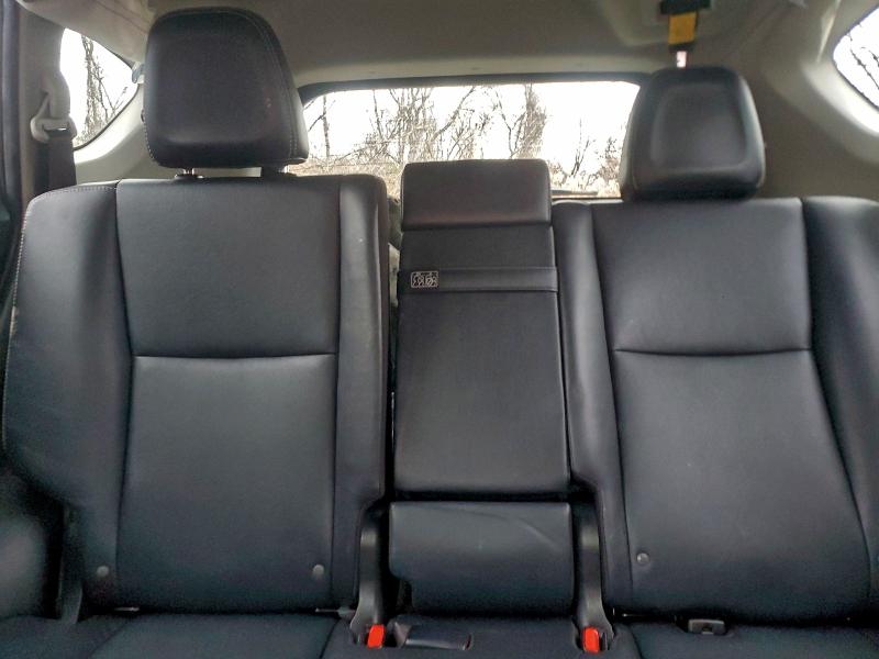 Фото 10 - TOYOTA RAV4