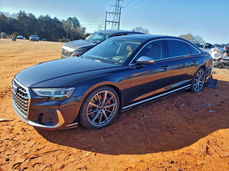 Фото 1 - AUDI S8