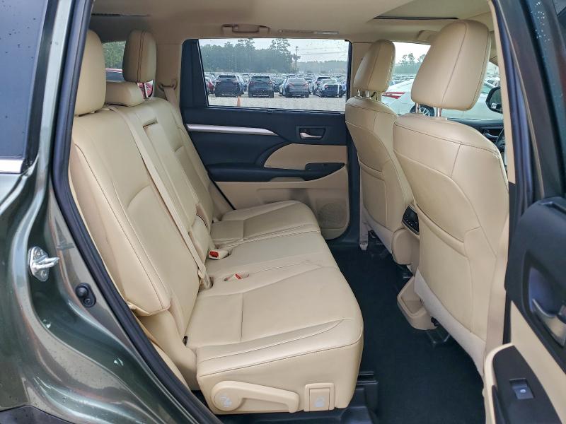 Фото 11 - TOYOTA HIGHLANDER