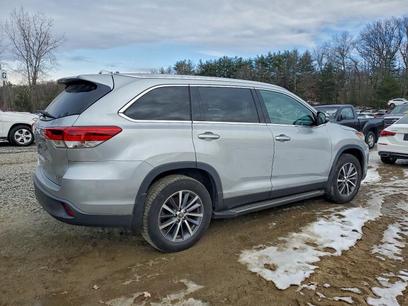 Фото 3 - TOYOTA HIGHLANDER