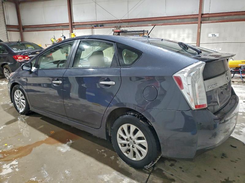 Фото 2 - TOYOTA PRIUS