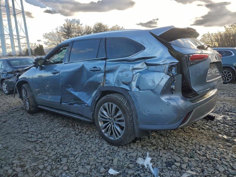 Фото 2 - TOYOTA HIGHLANDER