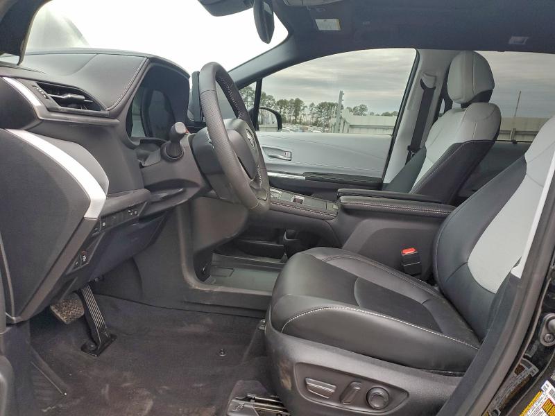 Фото 7 - TOYOTA SIENNA