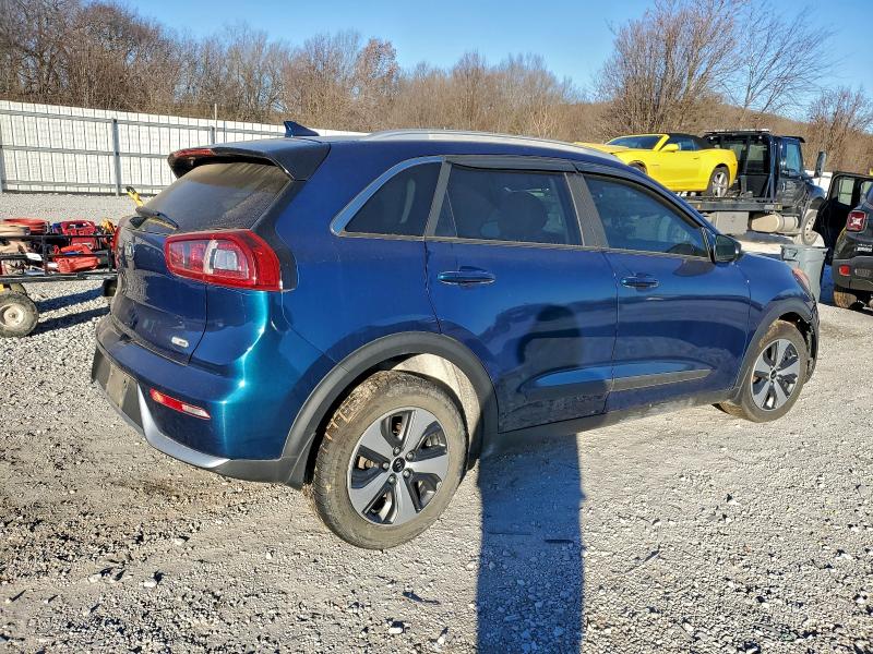 Фото 3 - KIA NIRO