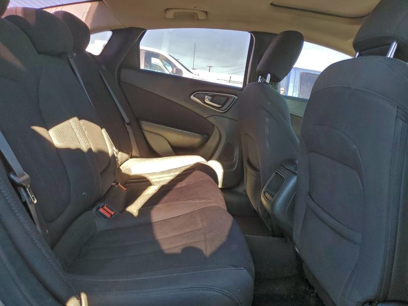 Фото 10 - CHRYSLER 200