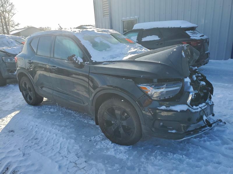 Фото 4 - VOLVO XC40