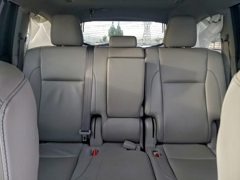 Фото 10 - TOYOTA HIGHLANDER