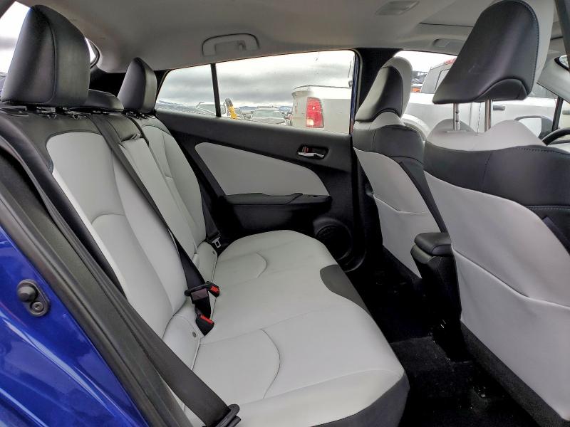 Фото 10 - TOYOTA PRIUS