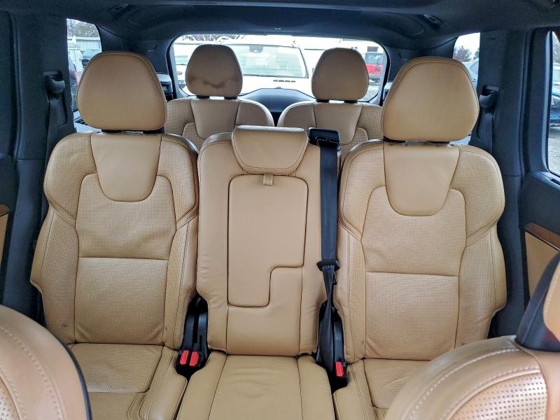 Фото 10 - VOLVO XC90