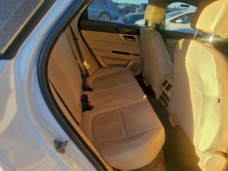 Фото 10 - JAGUAR XF