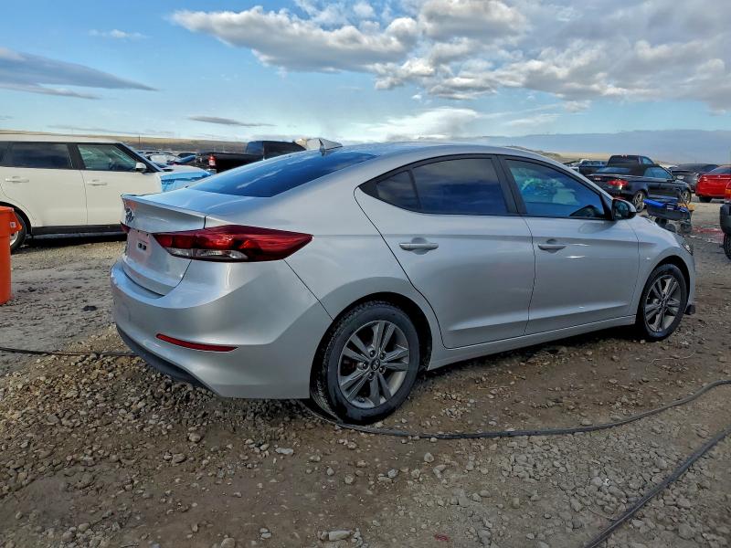 Фото 3 - HYUNDAI ELANTRA