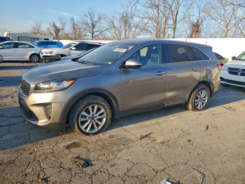 Фото 1 - KIA SORENTO