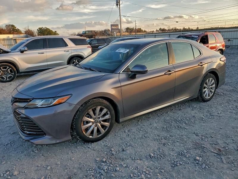 Фото 1 - TOYOTA CAMRY