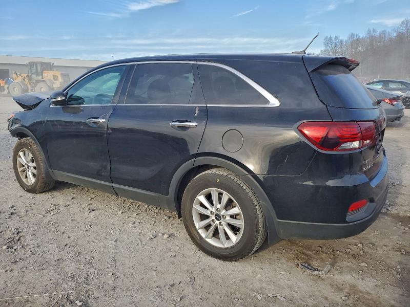 Фото 2 - KIA SORENTO