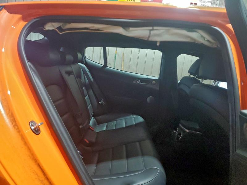 Фото 10 - KIA STINGER